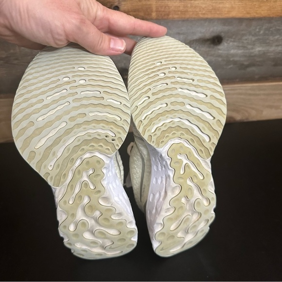 Nike Women's React Infinity Run Flyknit 3 White/Silver Running Shoes 8 Sneakers - Picture 10 of 11